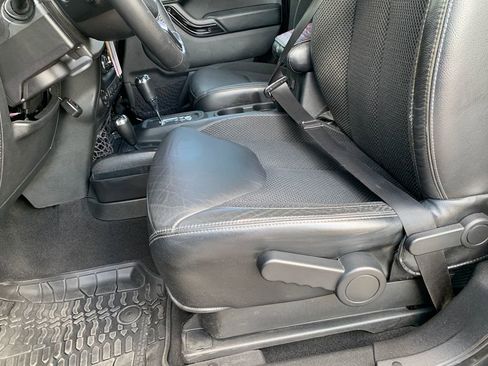 Used 2017 Jeep Wrangler Sahara AWD/4WD image 19