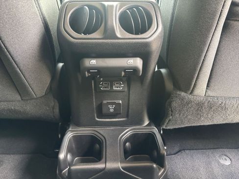 Used 2025 Jeep Wrangler Unlimited Sahara AWD/4WD image 22