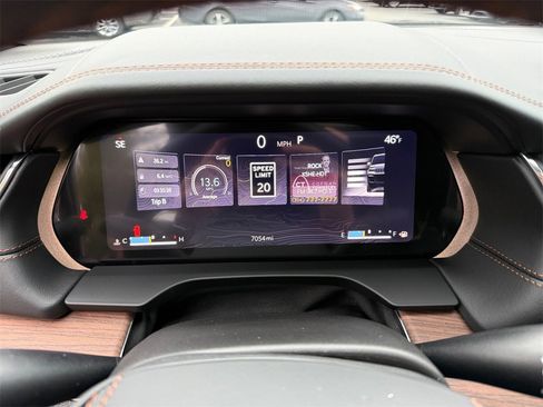 Used 2023 Jeep Grand Cherokee L Summit w/ Luxury Tech Group V image 16