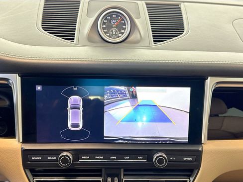 Used 2021 Porsche Macan S image 18