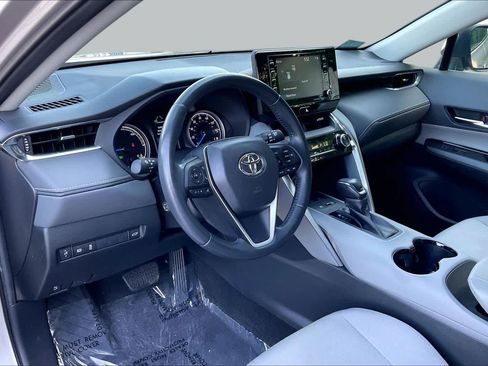 Used 2021 Toyota Venza LE AWD/4WD image 16