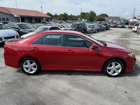 Used 2014 Toyota Camry SE FWD image 6