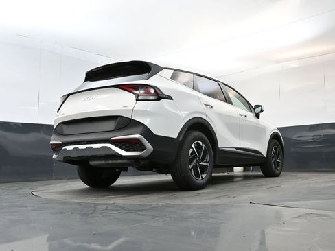Used 2023 Kia Sportage LX AWD/4WD image 23