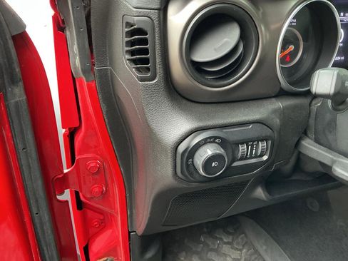 Used 2020 Jeep Wrangler Sport AWD/4WD image 11