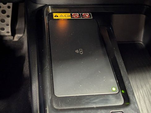 Used 2025 Toyota Camry SE image 27