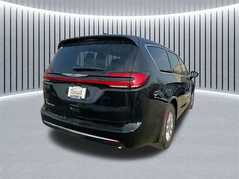 New 2026 Chrysler Pacifica Select image 10