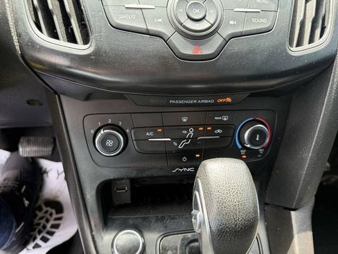 Used 2018 Ford Focus SE FWD image 13