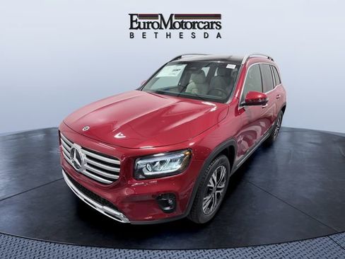 Used 2025 Mercedes-Benz GLB 250 4MATIC image 1