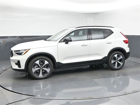 New 2026 Volvo XC40 B5 Core w/ Climate Package image 4