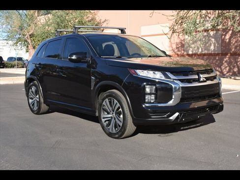 Used 2021 Mitsubishi Outlander Sport SE image 2