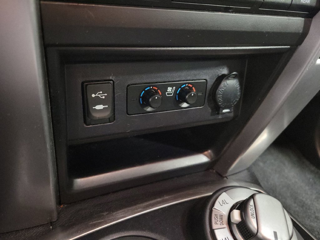 Used 2015 Toyota 4Runner Limited AWD/4WD image 19