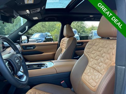 Used 2025 Nissan Armada Platinum Reserve AWD/4WD image 19