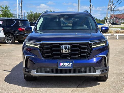 Used 2024 Honda Pilot Touring image 2