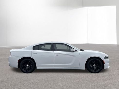 Used 2022 Dodge Charger SXT RWD image 31