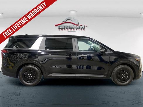 Used 2025 Kia Carnival FWD image 21