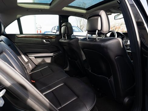 Used 2014 Mercedes-Benz E 250 BlueTEC Sedan w/ Premium 1 Package image 25