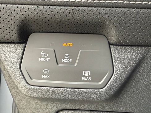 New 2026 Volkswagen Atlas Cross Sport SE image 18