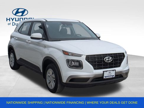 Used 2022 Hyundai Venue SE image 3