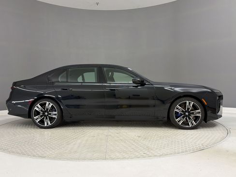 Used 2025 BMW i7 xDrive60 w/ Executive Package AWD/4WD image 8