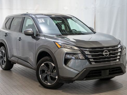 Used 2024 Nissan Rogue SV image 1