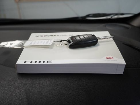 Used 2016 Kia Forte LX FWD image 37