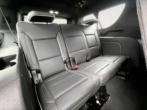 Used 2024 Chevrolet Suburban Premier AWD/4WD image 27