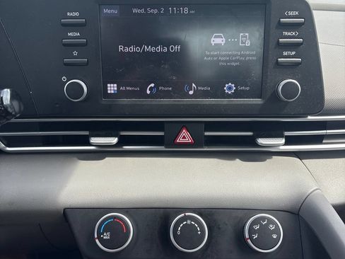 Used 2024 Hyundai Elantra SE FWD image 13