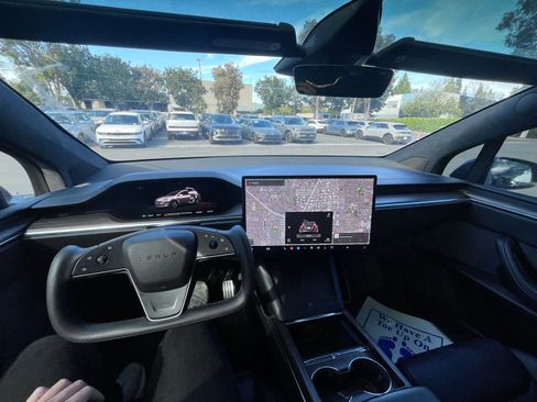 Used 2022 Tesla Model X image 8