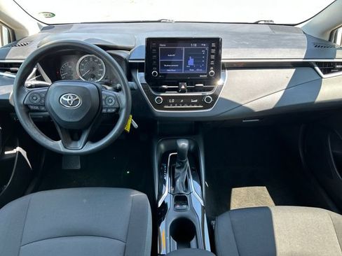 Used 2022 Toyota Corolla LE FWD image 19