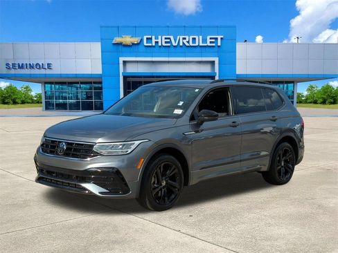 Used 2024 Volkswagen Tiguan SE R-Line FWD image 2