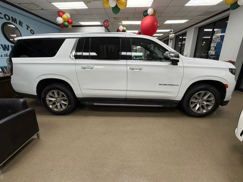 Used 2023 Chevrolet Suburban Premier image 11