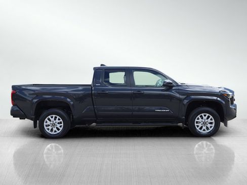 Used 2024 Toyota Tacoma SR5 AWD/4WD image 6