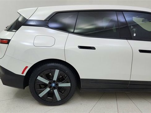 Used 2022 BMW iX xDrive50 w/ Premium Package image 12