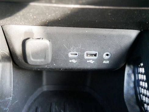 Used 2023 Chevrolet TrailBlazer RS image 24