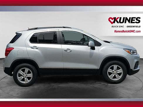 Used 2022 Chevrolet Trax LT w/ LT Convenience Package AWD/4WD image 11