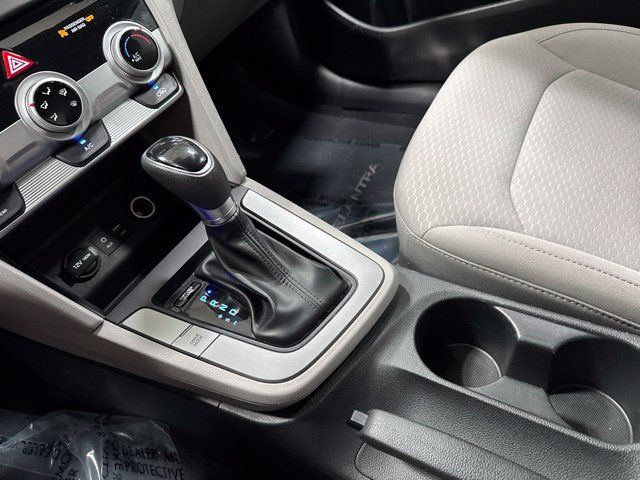 Used 2019 Hyundai Elantra SE FWD image 19