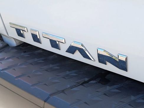 Used 2022 Nissan Titan S image 18