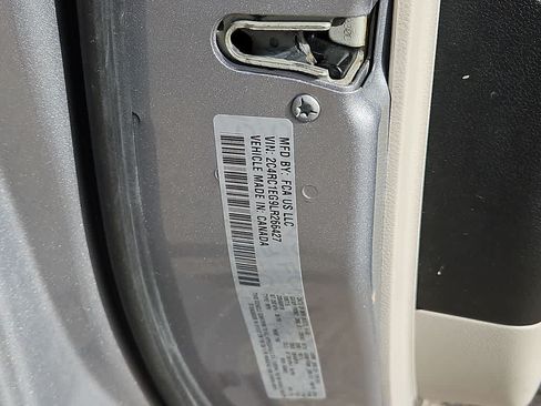 Used 2020 Chrysler Pacifica Touring-L Plus w/ Tire & Wheel Group FWD image 25