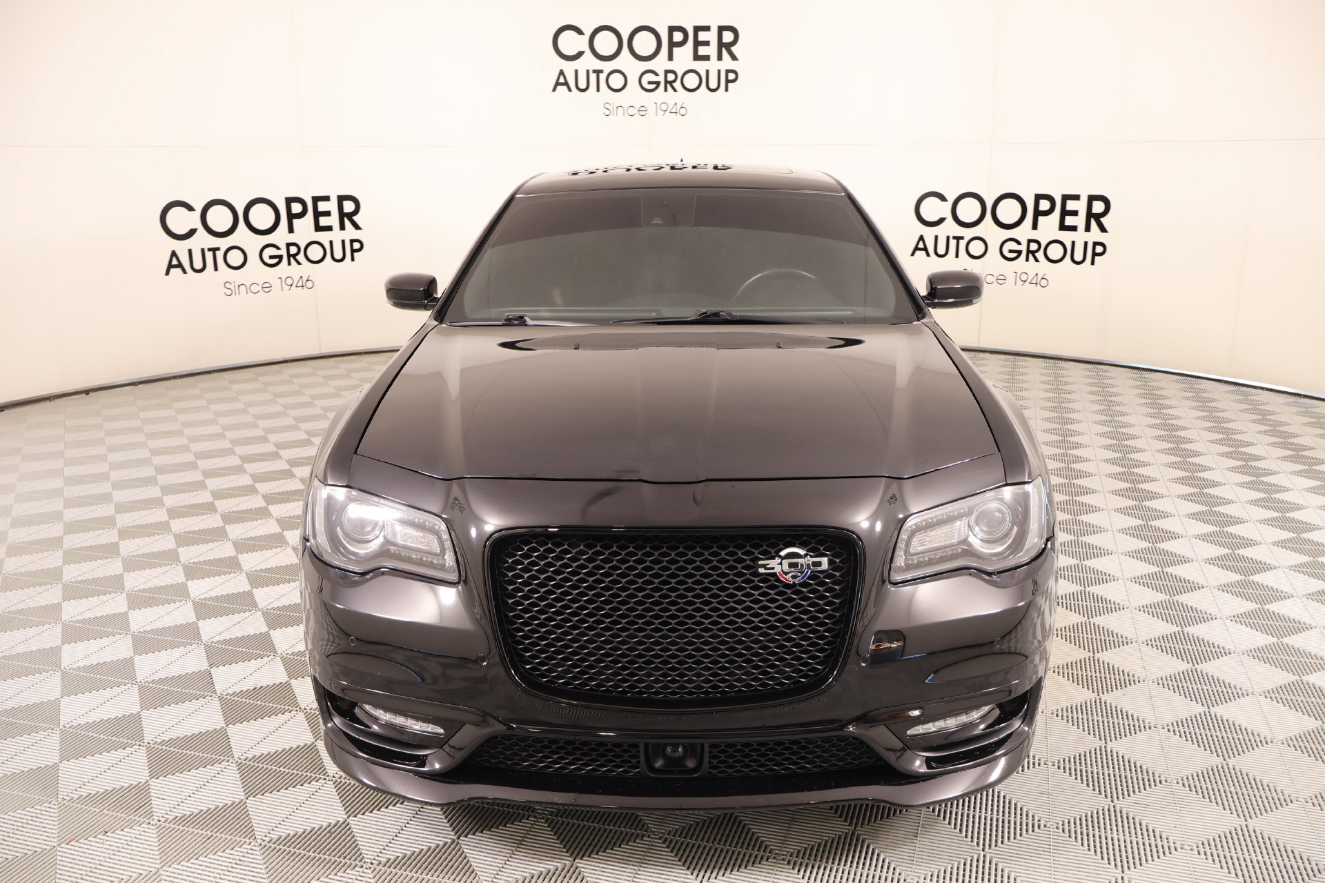 Used 2023 Chrysler 300 C RWD image 9