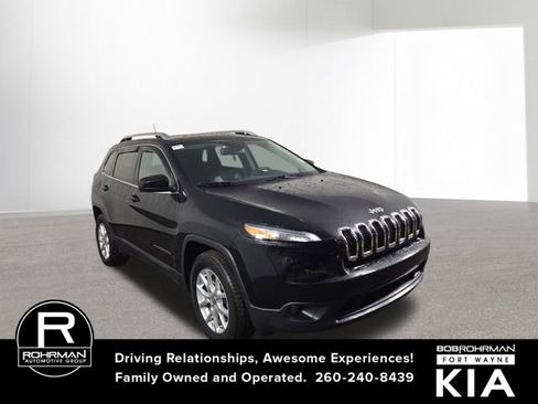 Used 2018 Jeep Cherokee Latitude Plus w/ Cold Weather Group image 4