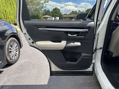 Used 2023 Honda CR-V EX-L image 11