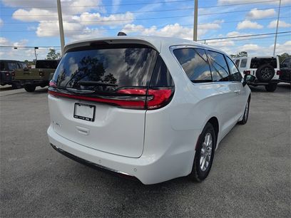 Certified 2024 Chrysler Pacifica Touring