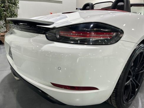 Used 2017 Porsche 718 Boxster RWD image 19