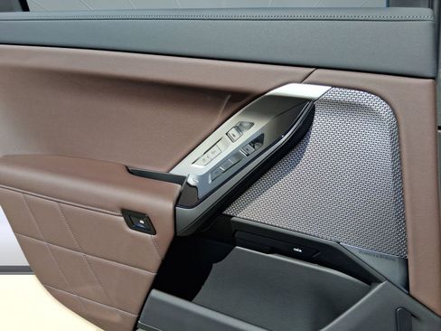 New 2026 BMW 750e xDrive w/ Premium Package image 27