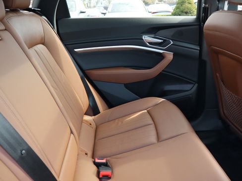 Used 2021 Audi e-tron Premium w/ Convenience Plus Package image 15