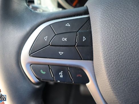 Used 2019 Jeep Grand Cherokee High Altitude RWD image 16