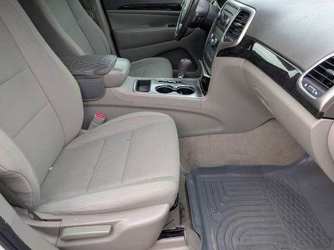 Used 2011 Jeep Grand Cherokee Laredo RWD image 24