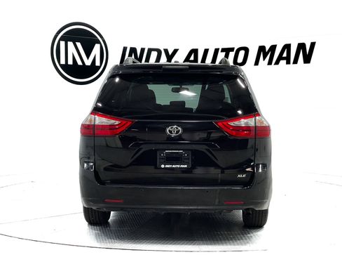Used 2017 Toyota Sienna XLE w/ XLE Navigation Package FWD image 5