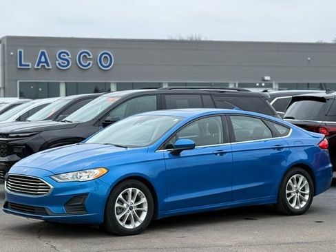 Used 2020 Ford Fusion SE image 1