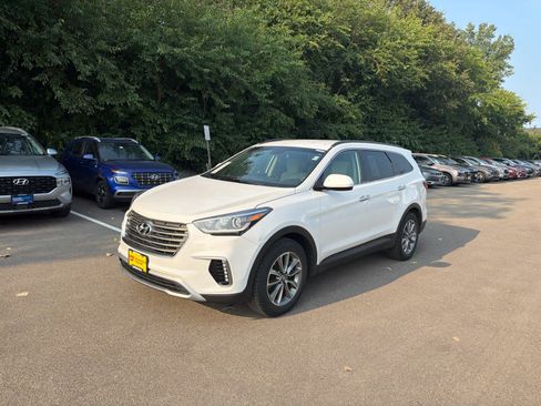 Used 2018 Hyundai Santa Fe SE AWD/4WD image 4